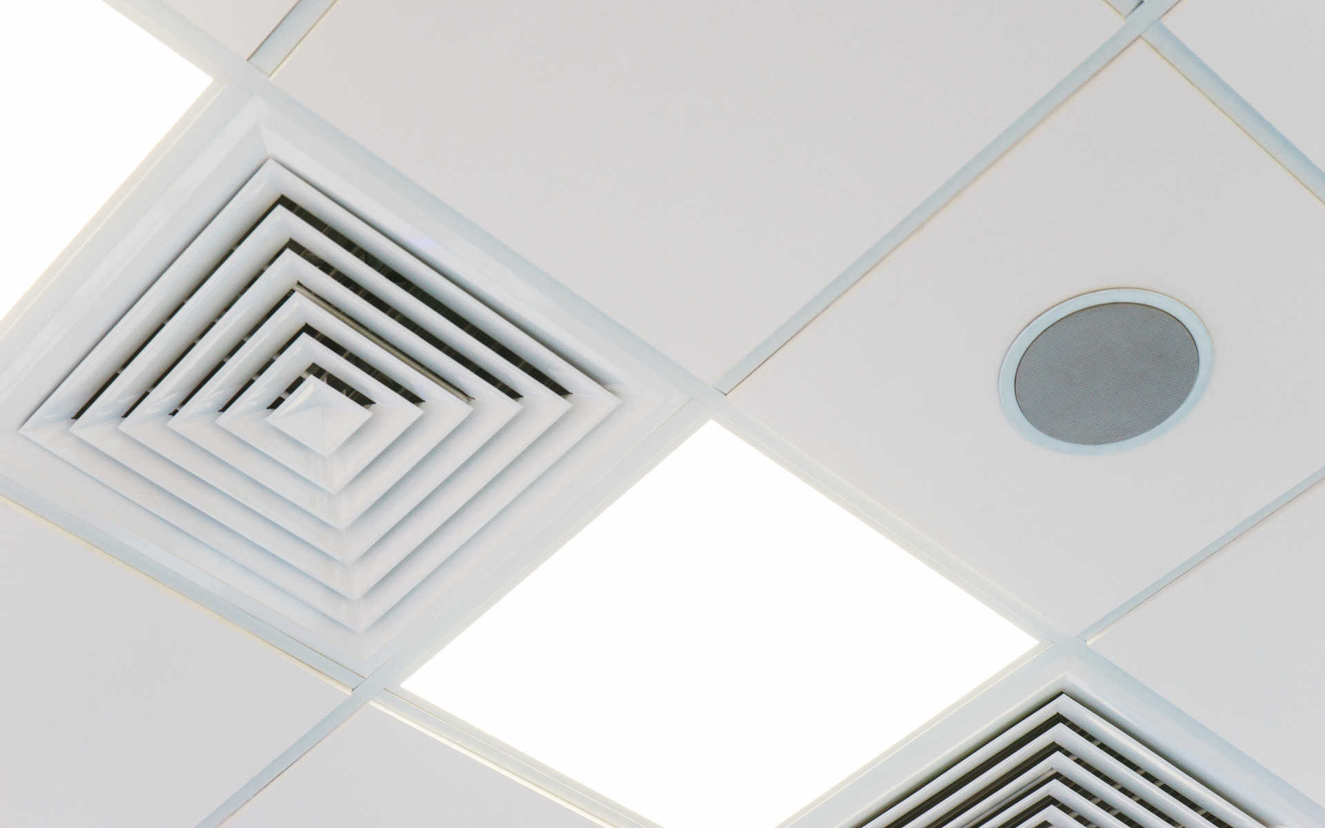 Klimaanlage an der Decke